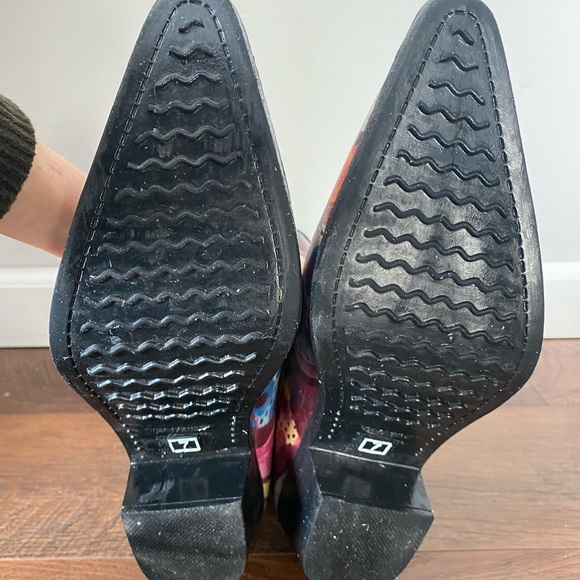 Beautiful Nomad brand cowgirl rainboots! Perfect with any outfit. - Picture 4 of 4